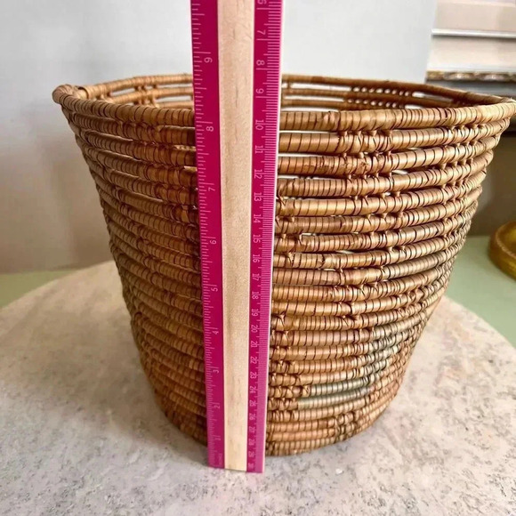 Vintage Handmade Native American Hand Woven Large Basket Tan with Print on Insid - Picture 8 of 10